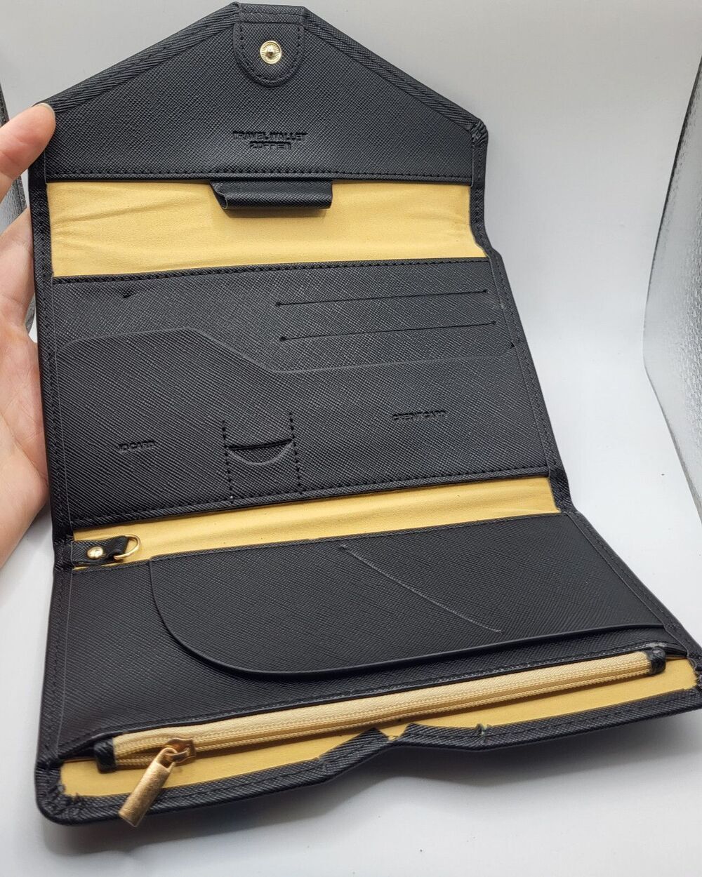 New Without Tags Zopper Travel Wallet - Black 7.5in by 5in